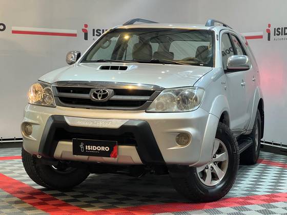 TOYOTA HILUX 3.0 SRV 4X4 CD 16V TURBO INTERCOOLER DIESEL 4P AUTOMÁTICO TOYOTA HILUX 3.0 SRV 4X4 CD 16V TURBO INTERCOOLER DIESEL 4P AUTOMÁTICO